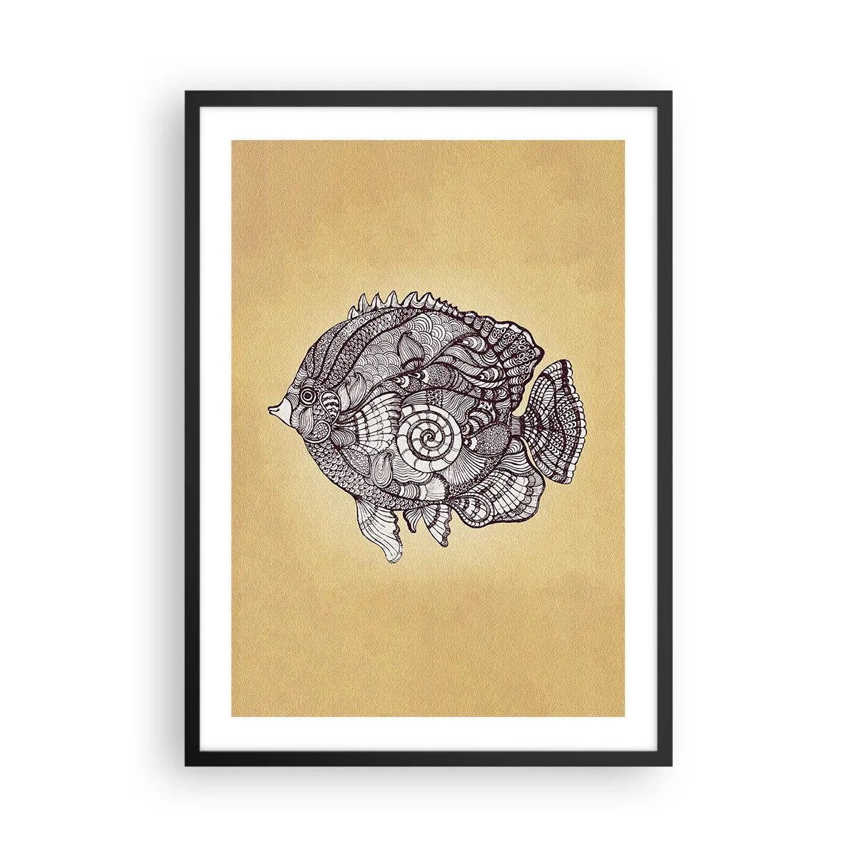 Plakat i sort ramme - Kunstnerisk fisk i mandalastil på en beige baggrund - 50x70cm - Fra et hav af ornamenter - Moderne vægdekoration til stue og soveværelse ARTTOR