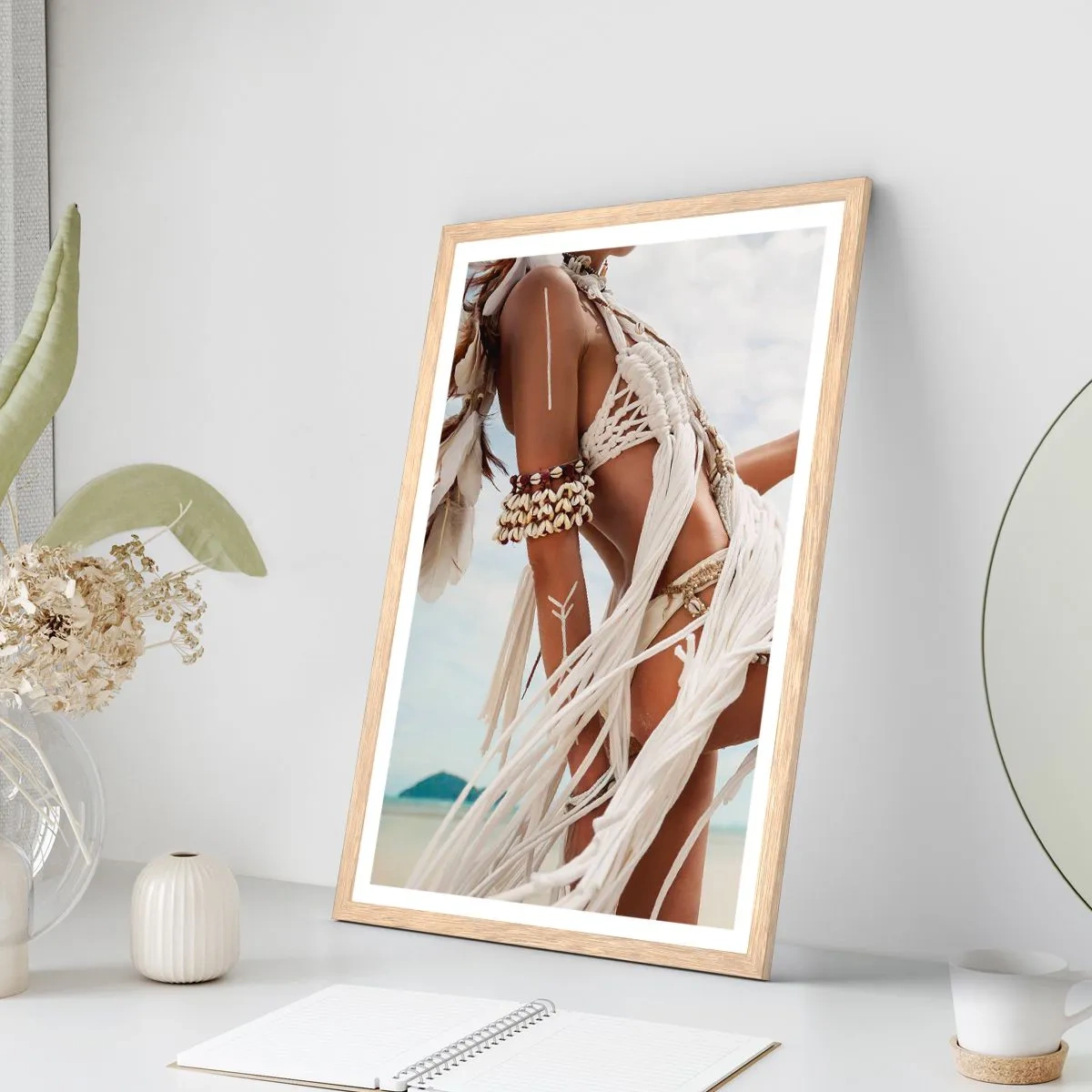 Plakat i ramme af lyst egetræ - Præstinde af solen - 40x50 cm