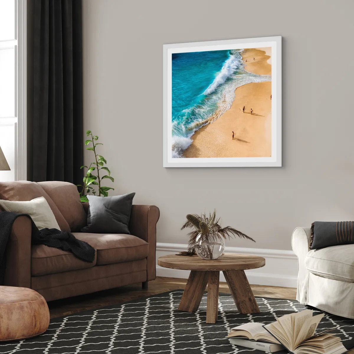 Plakat i hvid ramme - Og så solen, stranden... - 40x40 cm