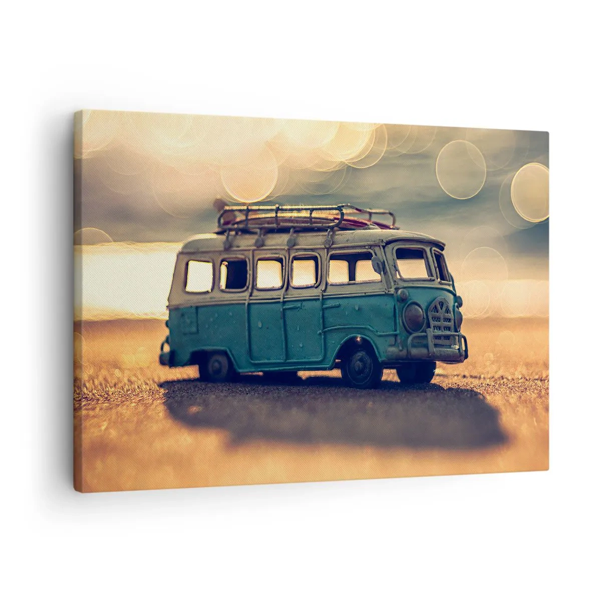 Lærredstryk - Billede på lærred - Retro bus mod sløret lys - 70x50cm - Enden på idolerne: penge og arbejde - Moderne vægdekoration til stue og soveværelse ARTTOR