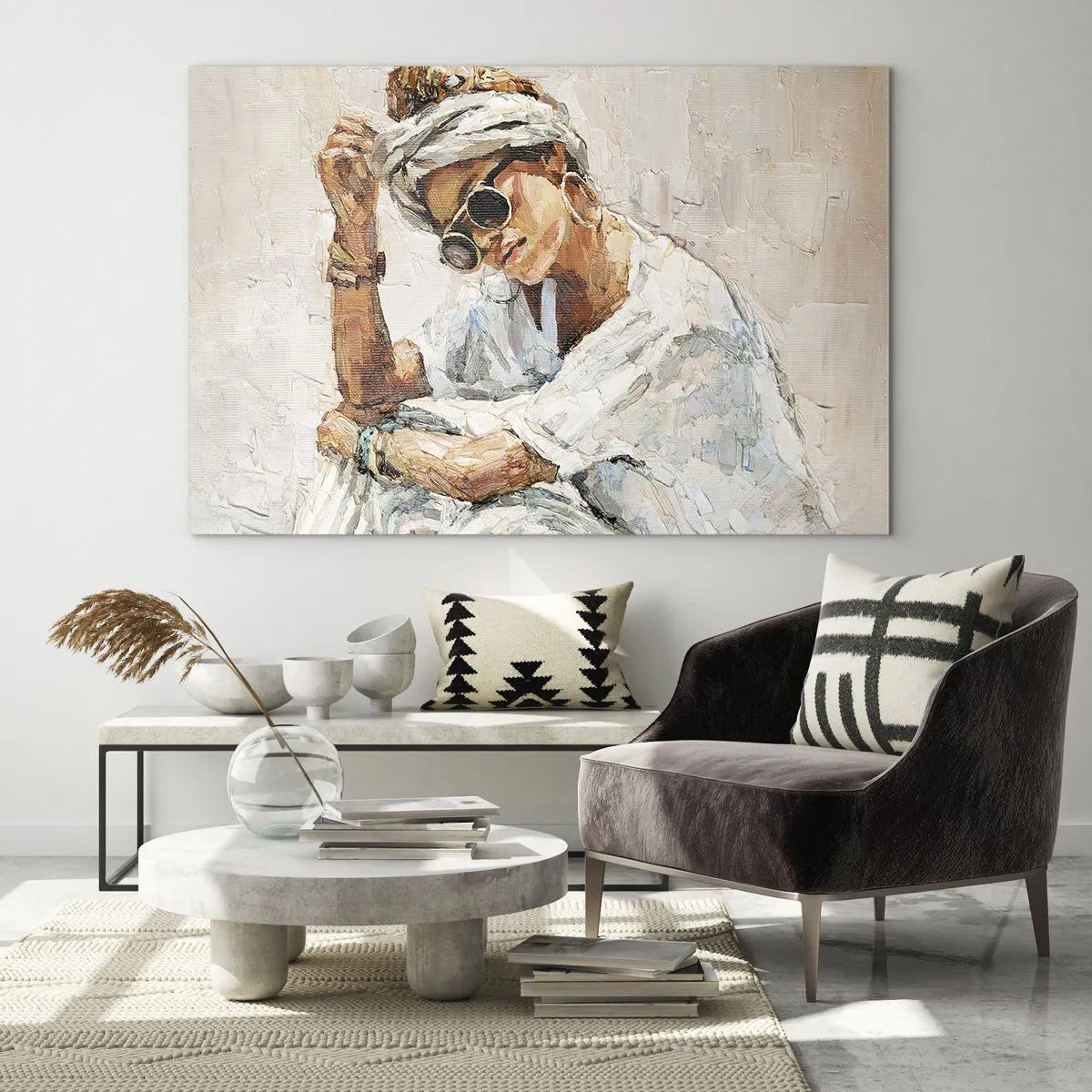 Billede på glas - Portræt af en kvinde med briller og turban malet med paletkniv - 70x50cm - Portræt i fuldt sollys - Moderne vægdekoration til stue og soveværelse ARTTOR