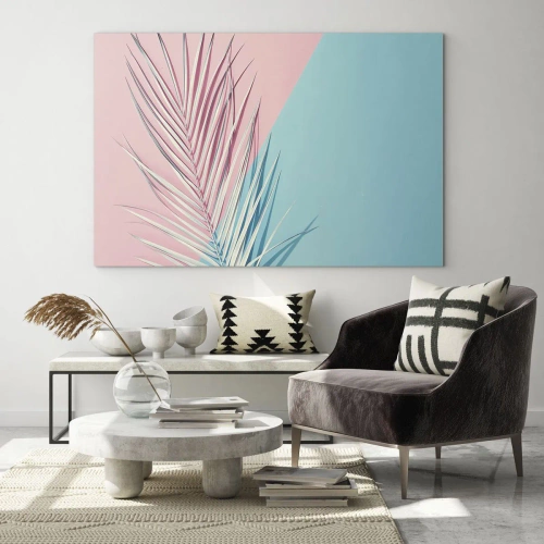Billede på glas - Et palmeblad på en pastelfarvet baggrund i en geometrisk komposition - 70x50cm - Tropisk indtryk - Moderne vægdekoration til stue og soveværelse ARTTOR
