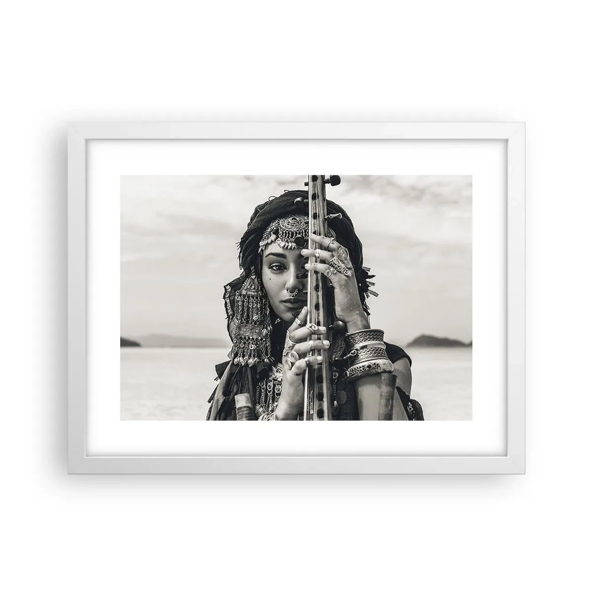 Plakat i hvid ramme - Selve den orientalske musik - 40x30 cm