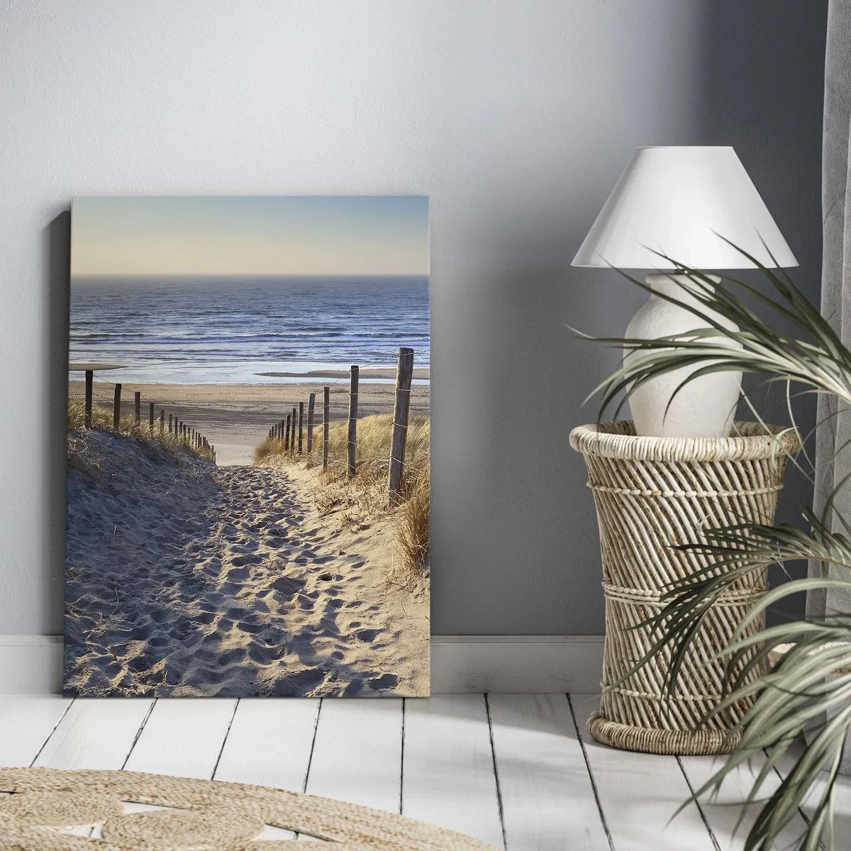 Lærredstryk - Billede på lærred - Havet brummer, fuglene synger, en vild strand midt i græsset.... - 50x70 cm