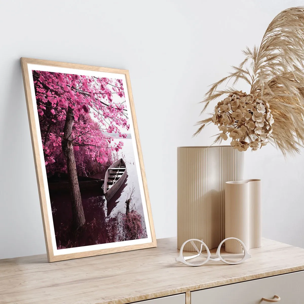 Plakat i ramme af lyst egetræ - I lyserød stilhed - 70x100 cm