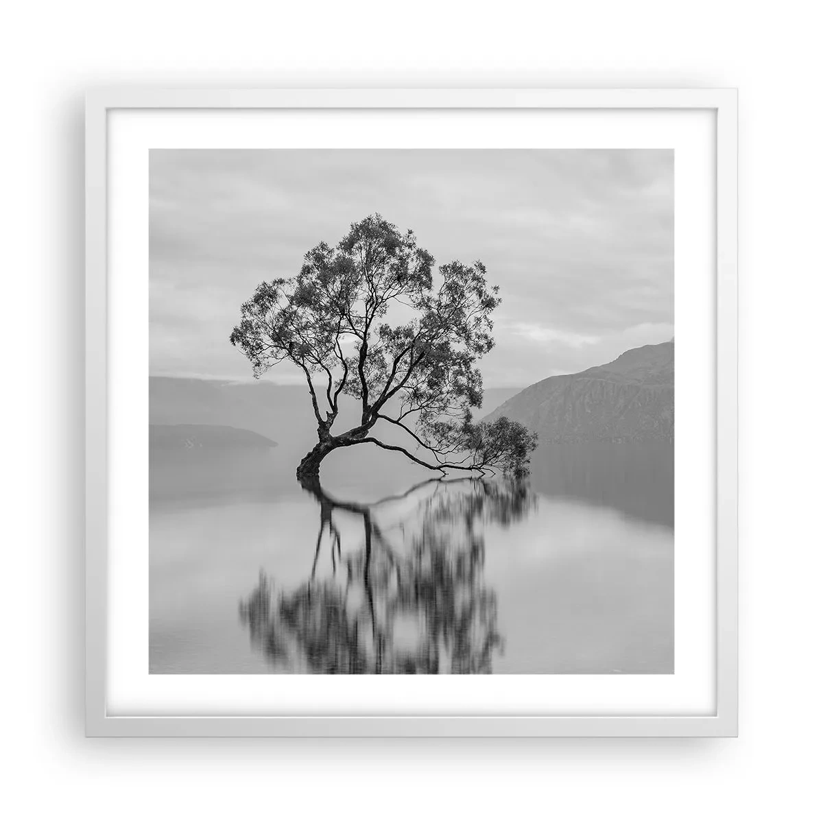 Plakat i hvid ramme - Der findes et land - 50x50 cm