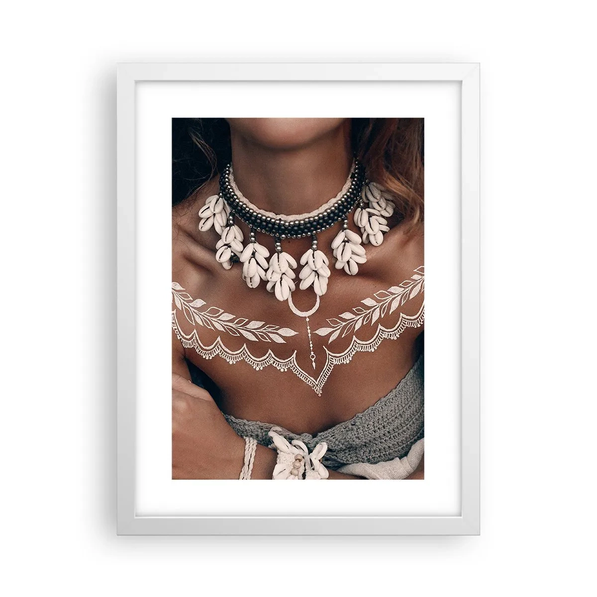 Plakat i hvid ramme - Talismaner, ritualer om kvindelighed - 30x40 cm