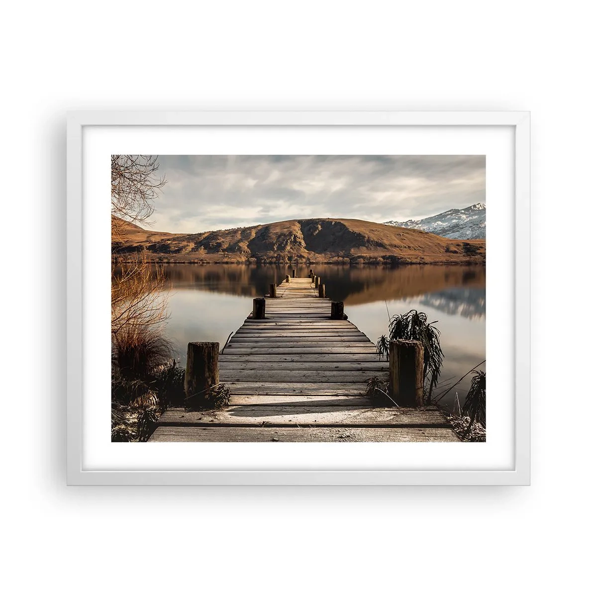 Plakat i hvid ramme - Et landskab i stilhed - 50x40 cm