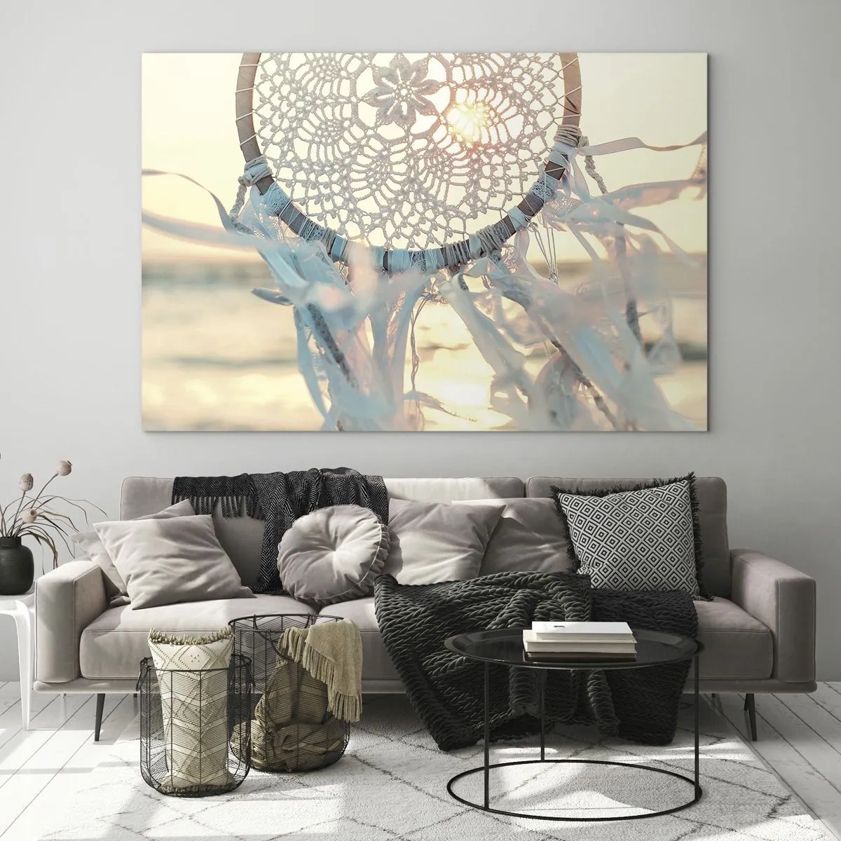 Billede på glas - En blondetotem med fine frynser mod en baggrund af den nedgående sol over havet. - 70x50cm - Totem med blonder - Moderne vægdekoration til stue og soveværelse ARTTOR
