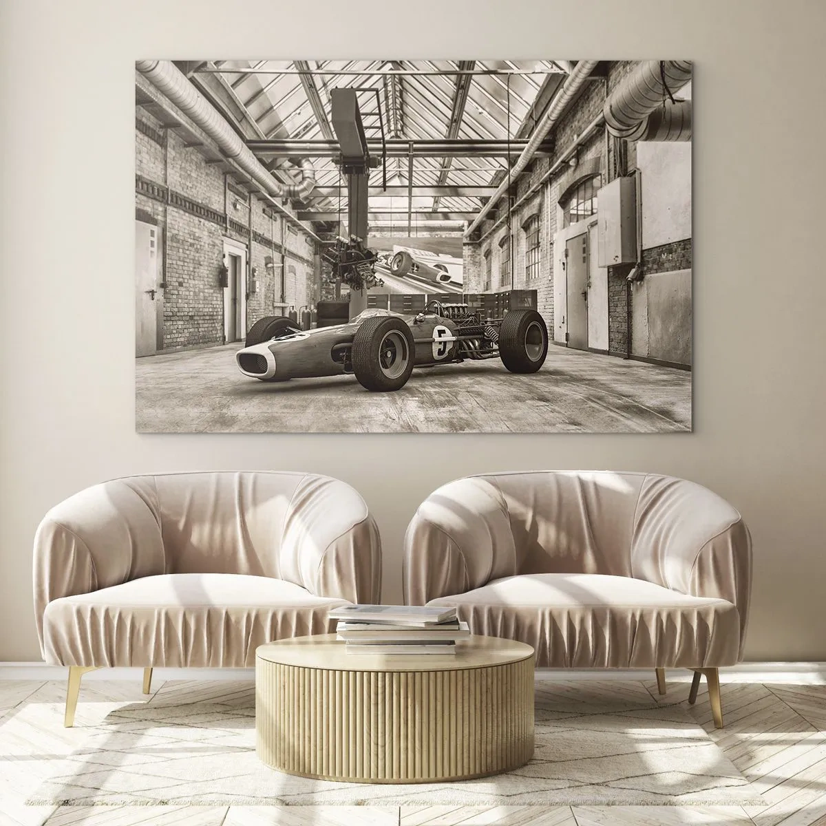 Billede på glas - En veteran racerbil i en industrihal - 70x50cm - Vinderens hvile - Moderne vægdekoration til stue og soveværelse ARTTOR