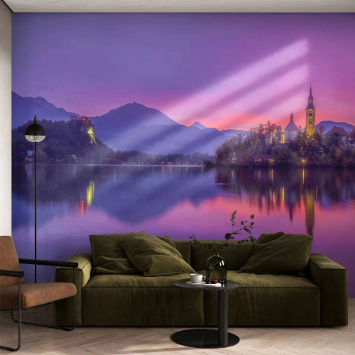 Fototapet Premium Sand - Eventyrlig ø i skumringen - Landskab, Slovenien, Bled ø - 100x70 cm