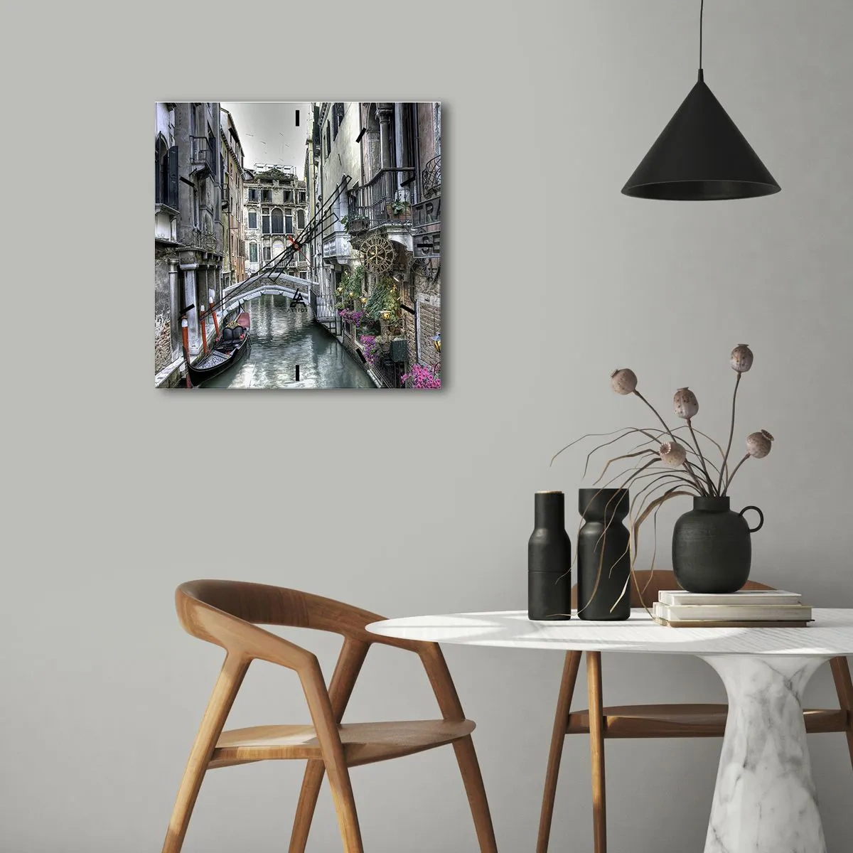 Vægur, Uret - I århundreder i tavs drømmeri - 30x30 cm