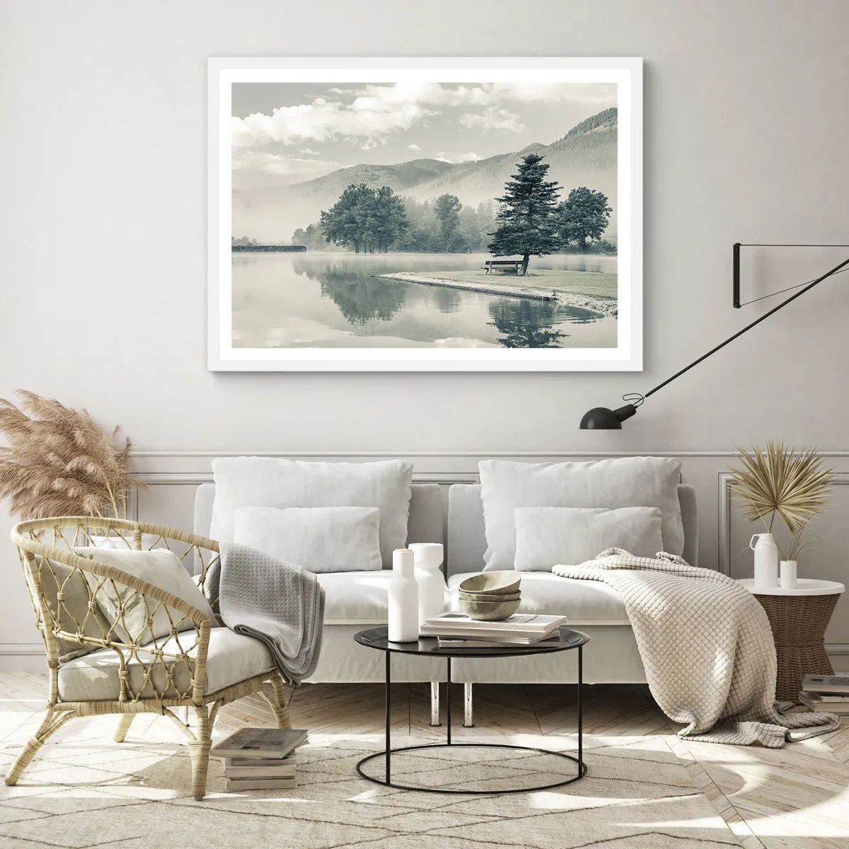 Plakat i hvid ramme - Søen sover stadig - 100x70 cm