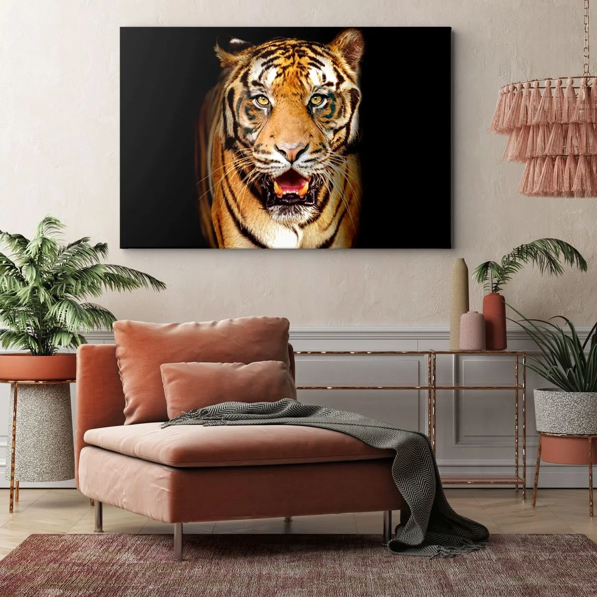 Lærredstryk - Billede på lærred - En tiger med åben mund på en sort baggrund - 70x50cm - Vild i hjertet - Moderne vægdekoration til stue og soveværelse ARTTOR