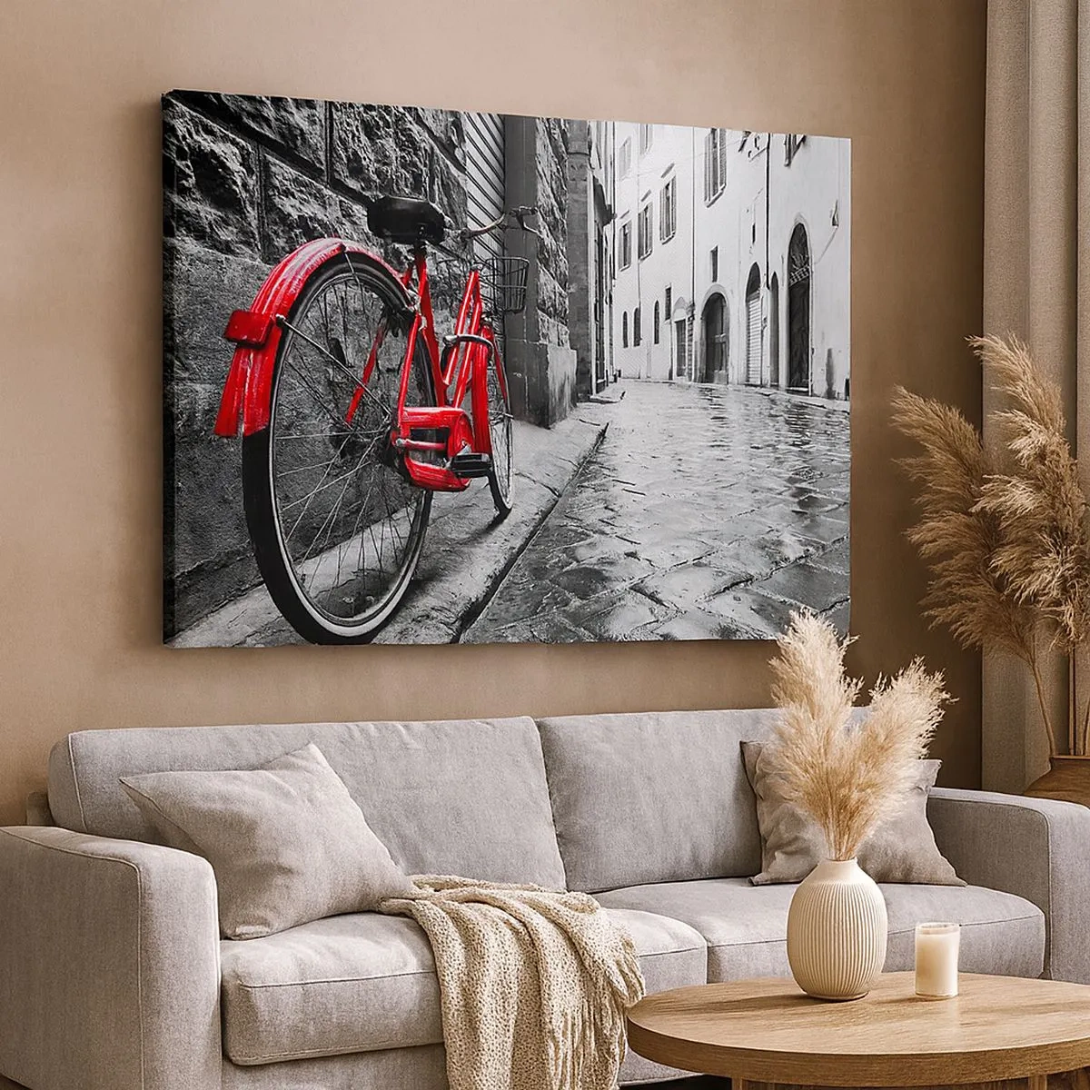 Lærredstryk - Billede på lærred - Rød cykel på en sort og hvid gade - 70x50cm - Ægte skønhed ældes ikke - Moderne vægdekoration til stue og soveværelse ARTTOR