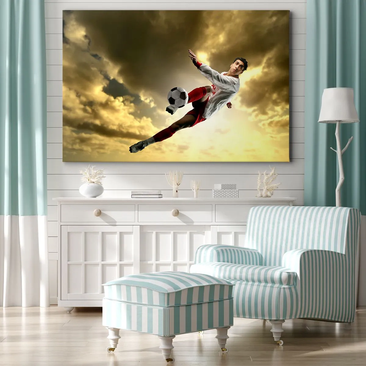 Lærredstryk - Billede på lærred - En fodboldspiller i et dynamisk hop sparker bolden mod himlen - 70x50cm - Fodboldhimlen - Moderne vægdekoration til stue og soveværelse ARTTOR
