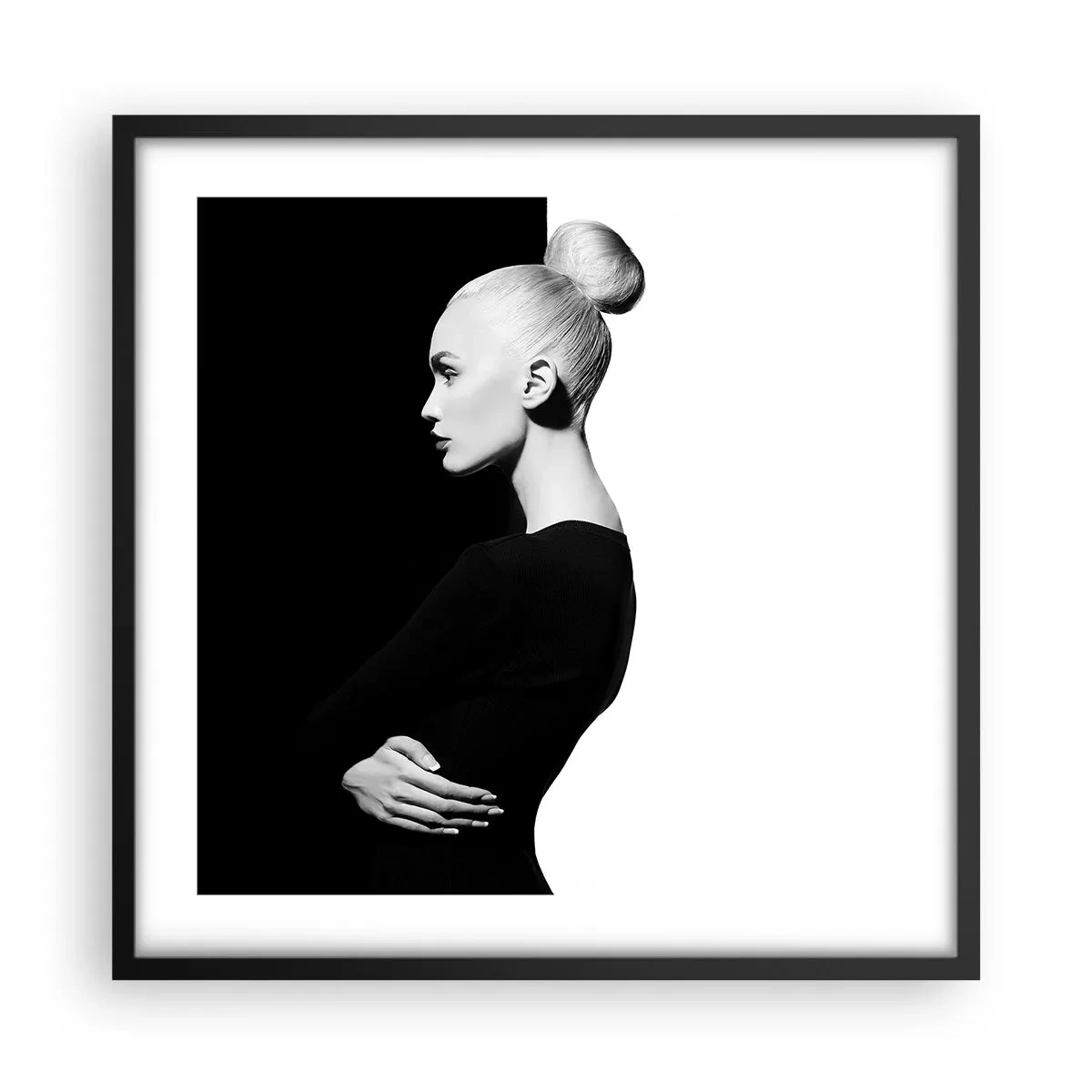 Plakat i sort ramme - Blot en kvinde - 50x50 cm