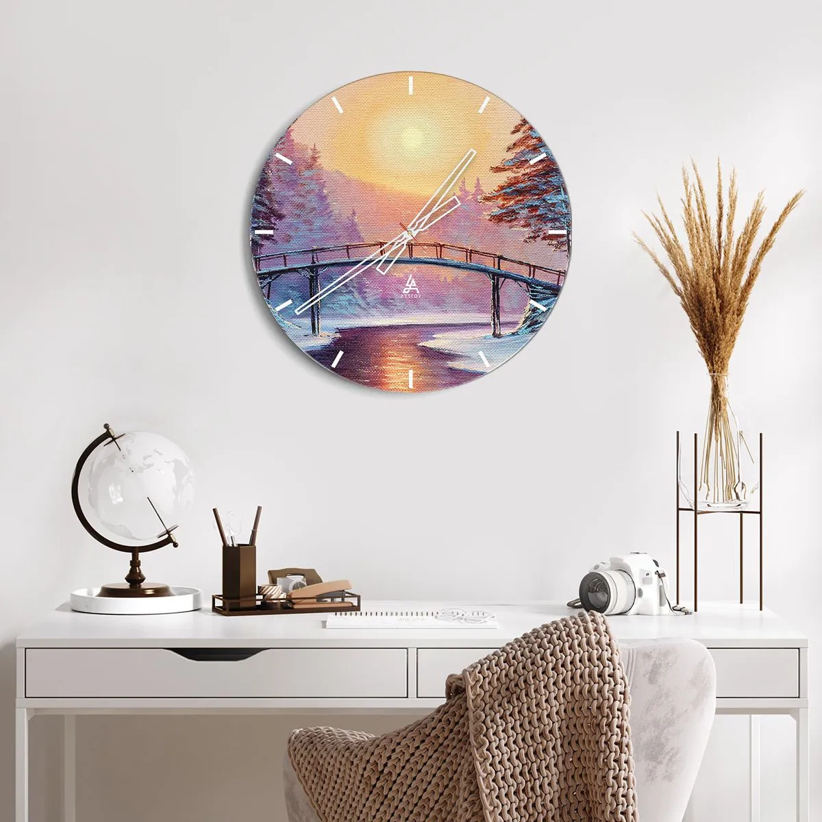 Vægur, Uret - En bro over en flod ved solnedgang i et vinterlandskab - 30x30cm - De fire årstider - vinter - Moderne vægdekoration til stue, køkken og soveværelse ARTTOR