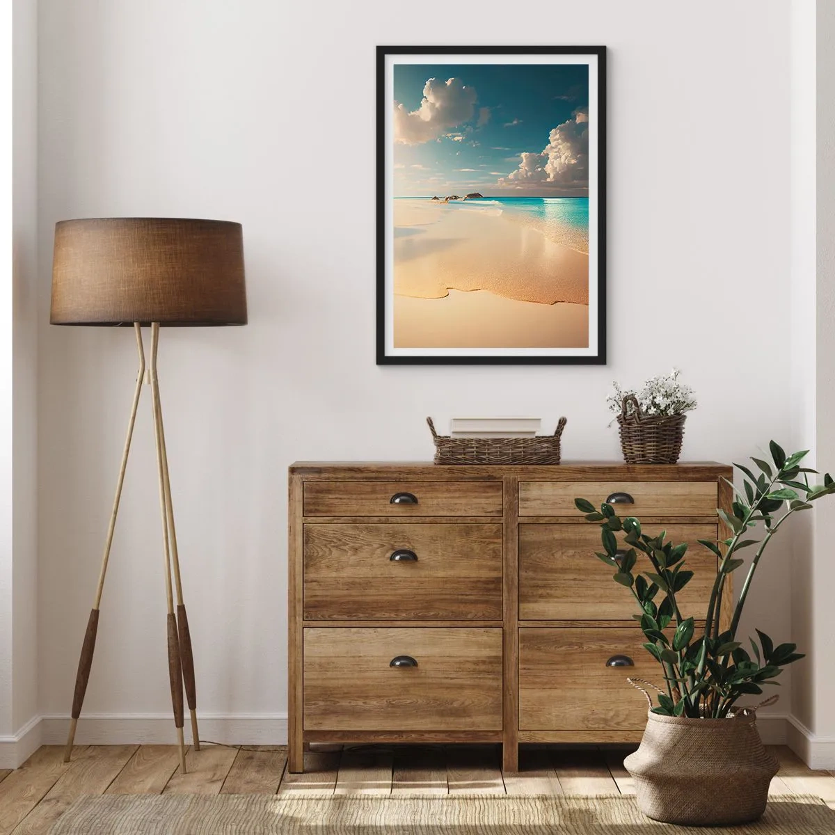 Plakat i sort ramme - En strand med turkisblåt vand, fine skyer og sand - 50x70cm - En drømmeagtig dag - Moderne vægdekoration til stue og soveværelse ARTTOR