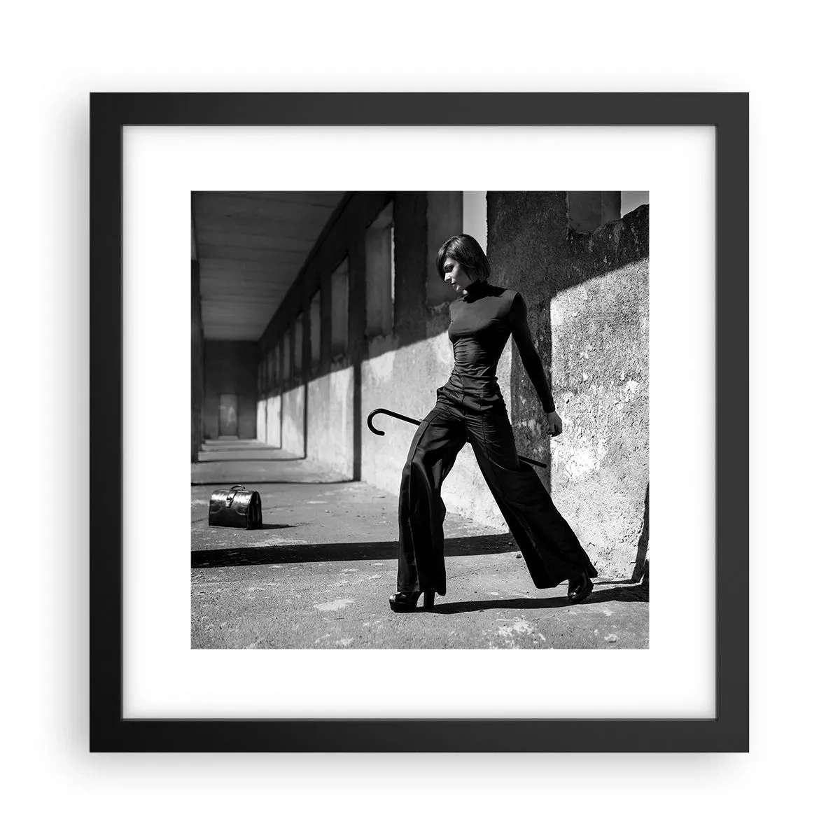 Plakat i sort ramme - Byens elegance - 30x30 cm