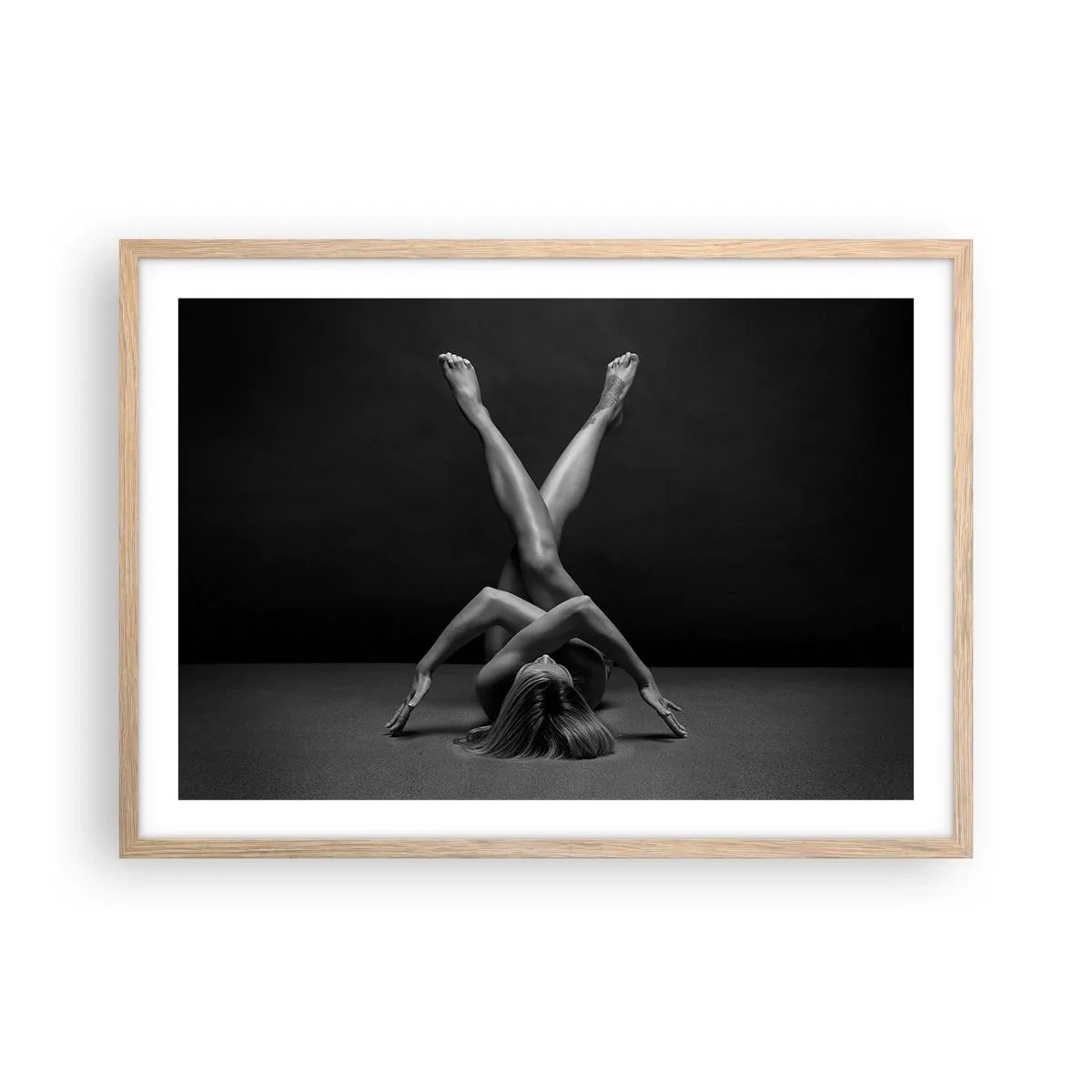 Plakat i ramme af lyst egetræ - Nøgenhedens geometri - 70x50 cm