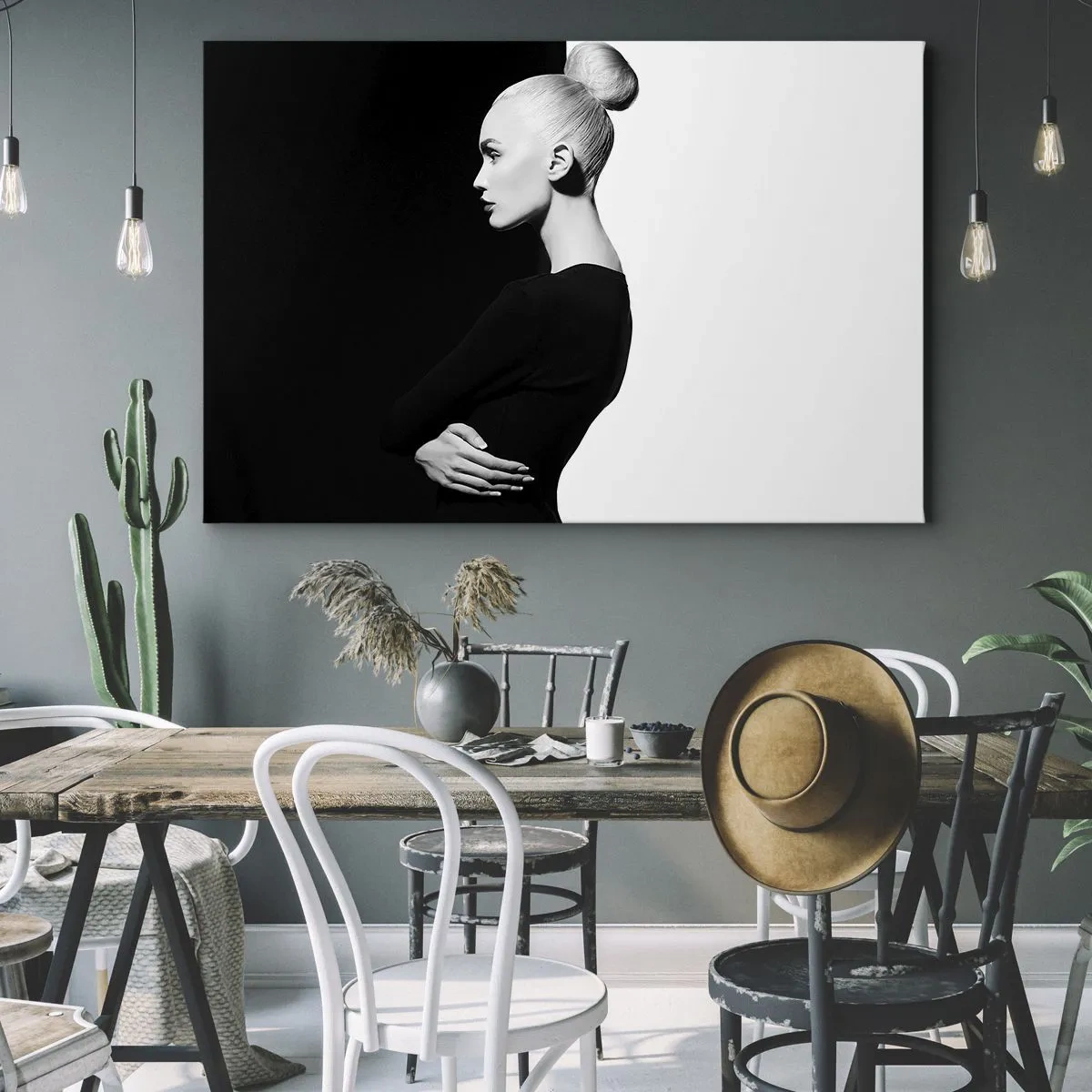 Lærredstryk - Billede på lærred - Stilfuldt portræt af en kvinde mod en sort-hvid baggrund - 70x50cm - Blot en kvinde - Moderne vægdekoration til stue og soveværelse ARTTOR