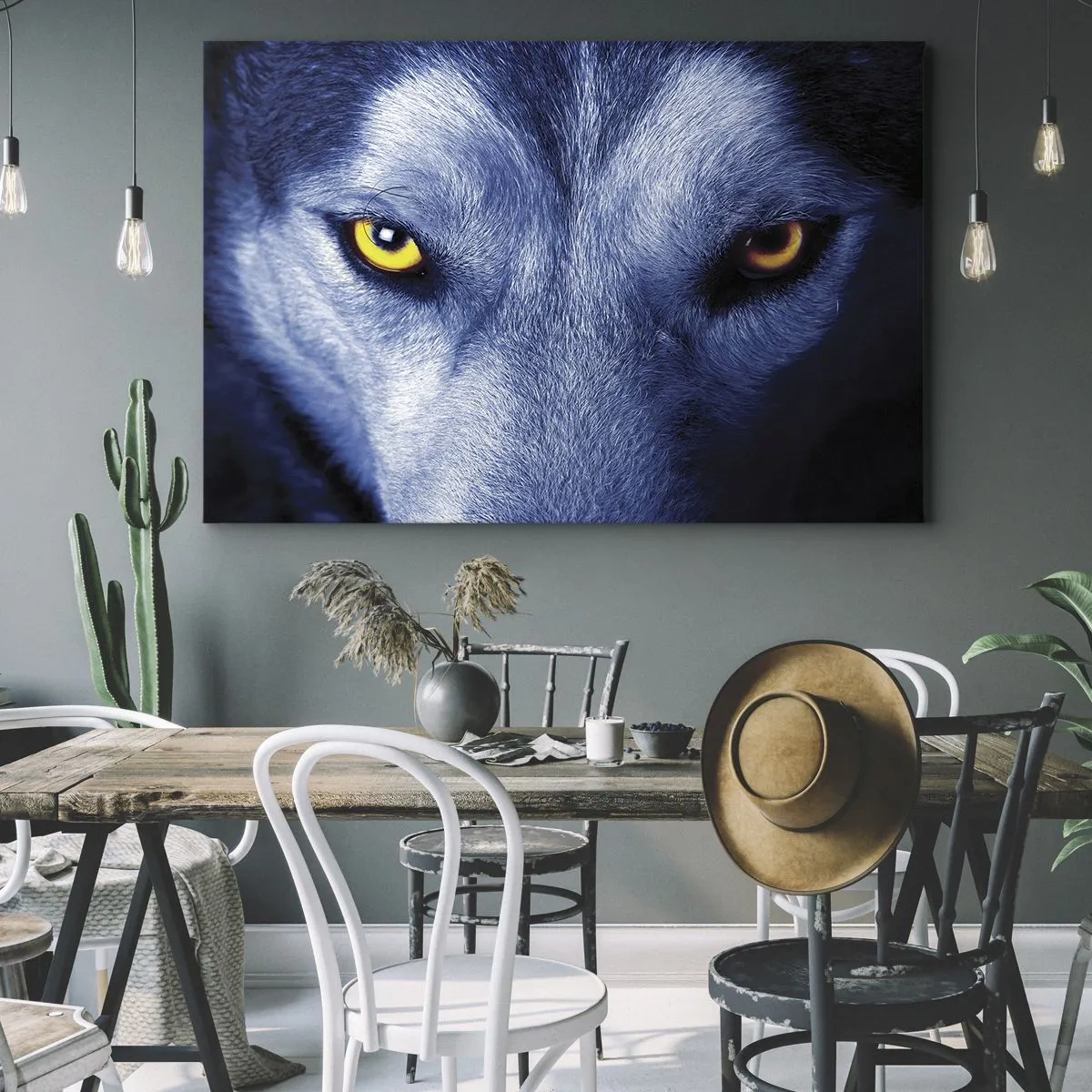 Lærredstryk - Billede på lærred - Nærbillede af en ulvs intense blik mod en mørk baggrund - 70x50cm - Et hypnotiserende udseende - Moderne vægdekoration til stue og soveværelse ARTTOR