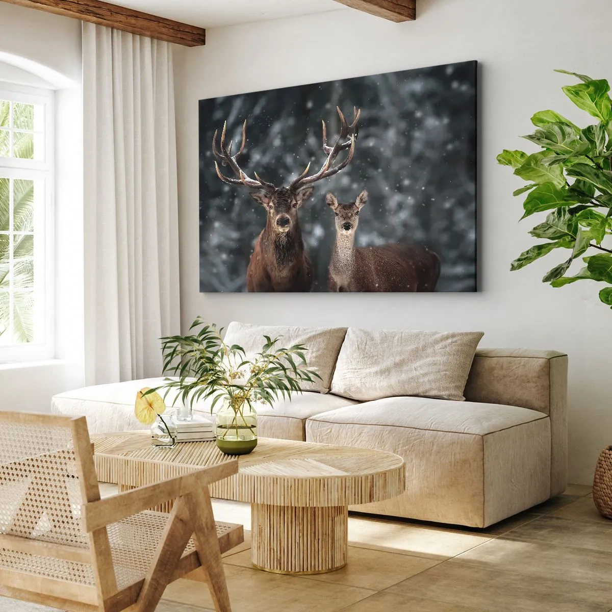 Lærredstryk - Billede på lærred - Hjorte i en snedækket vinterskov - 70x50cm - Skovens herre og hans kone - Moderne vægdekoration til stue og soveværelse ARTTOR