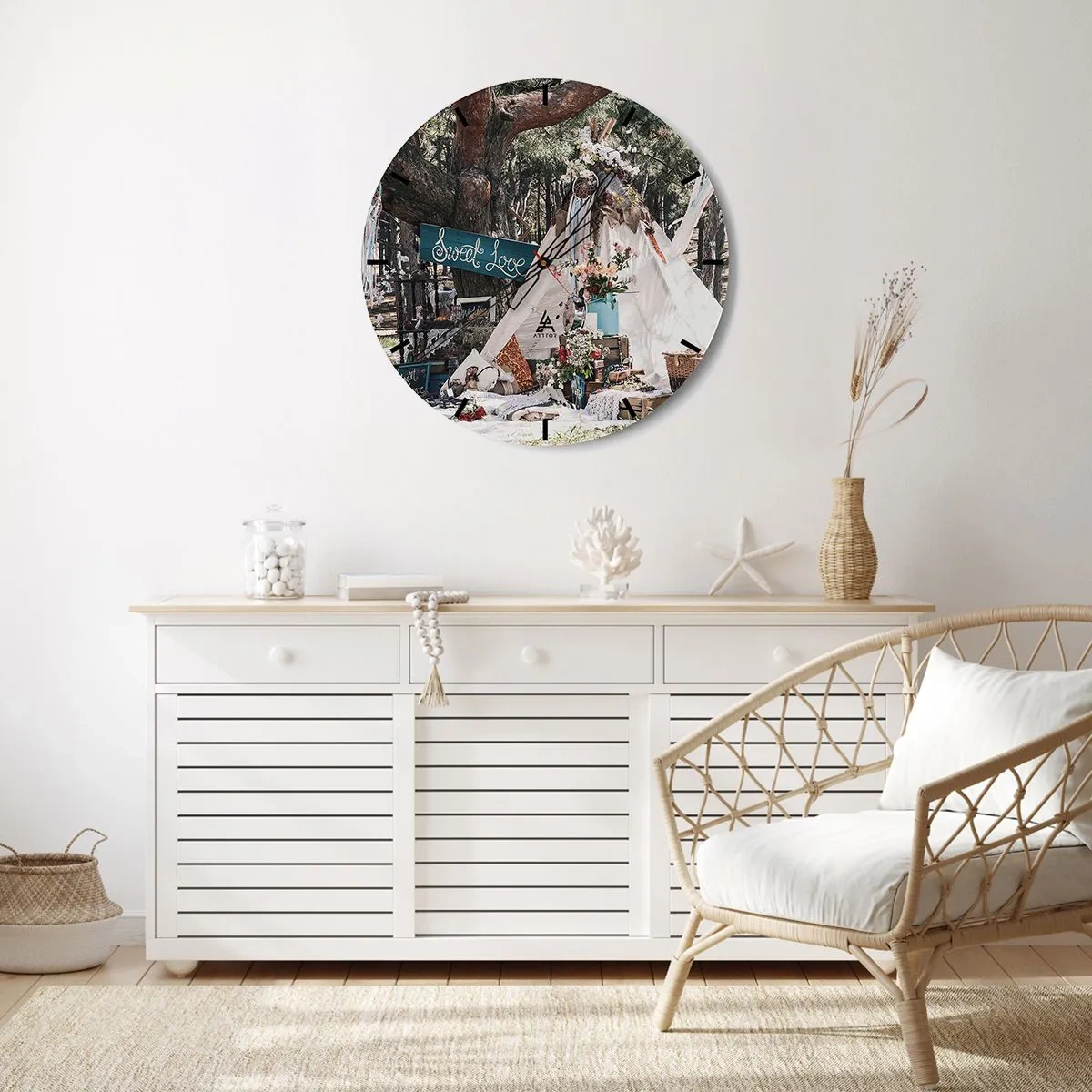 Vægur, Uret - Romantisk bryllupsdekoration i skovomgivelser - 30x30cm - Make love… - Moderne vægdekoration til stue, køkken og soveværelse ARTTOR