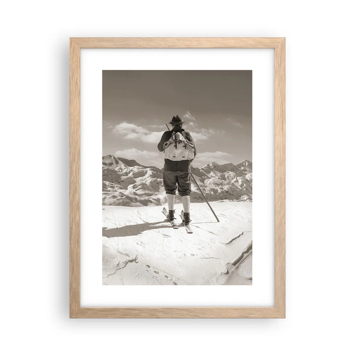 Plakat i ramme af lyst egetræ - Og bjergene er de samme - 30x40 cm