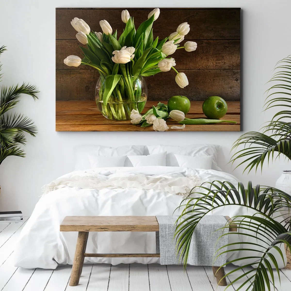Lærredstryk - Billede på lærred - En buket hvide tulipaner i en glasvase med grønne æbler - 70x50cm - Saftig og frisk i grøn og hvid - Moderne vægdekoration til stue og soveværelse ARTTOR