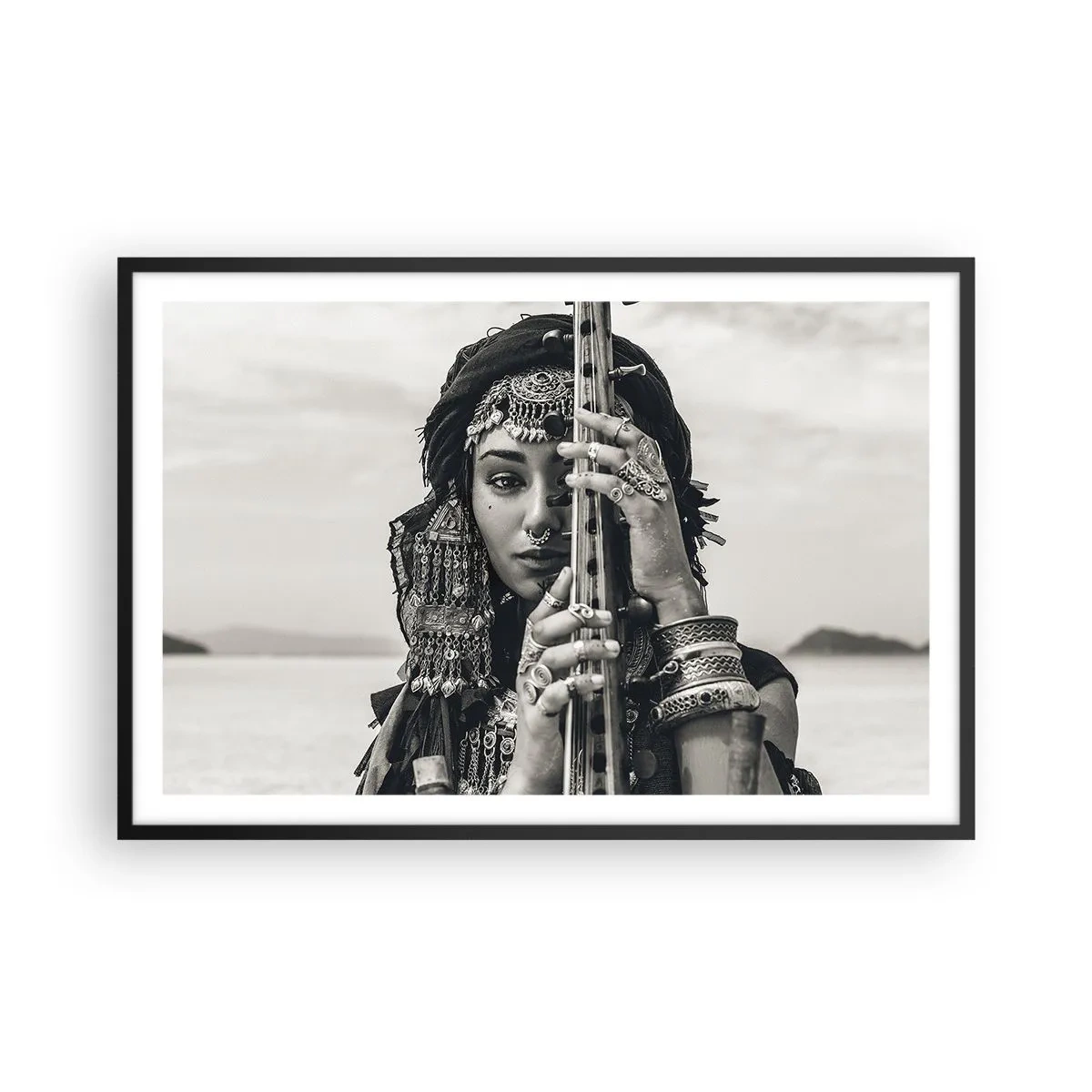 Plakat i sort ramme - Selve den orientalske musik - 91x61 cm