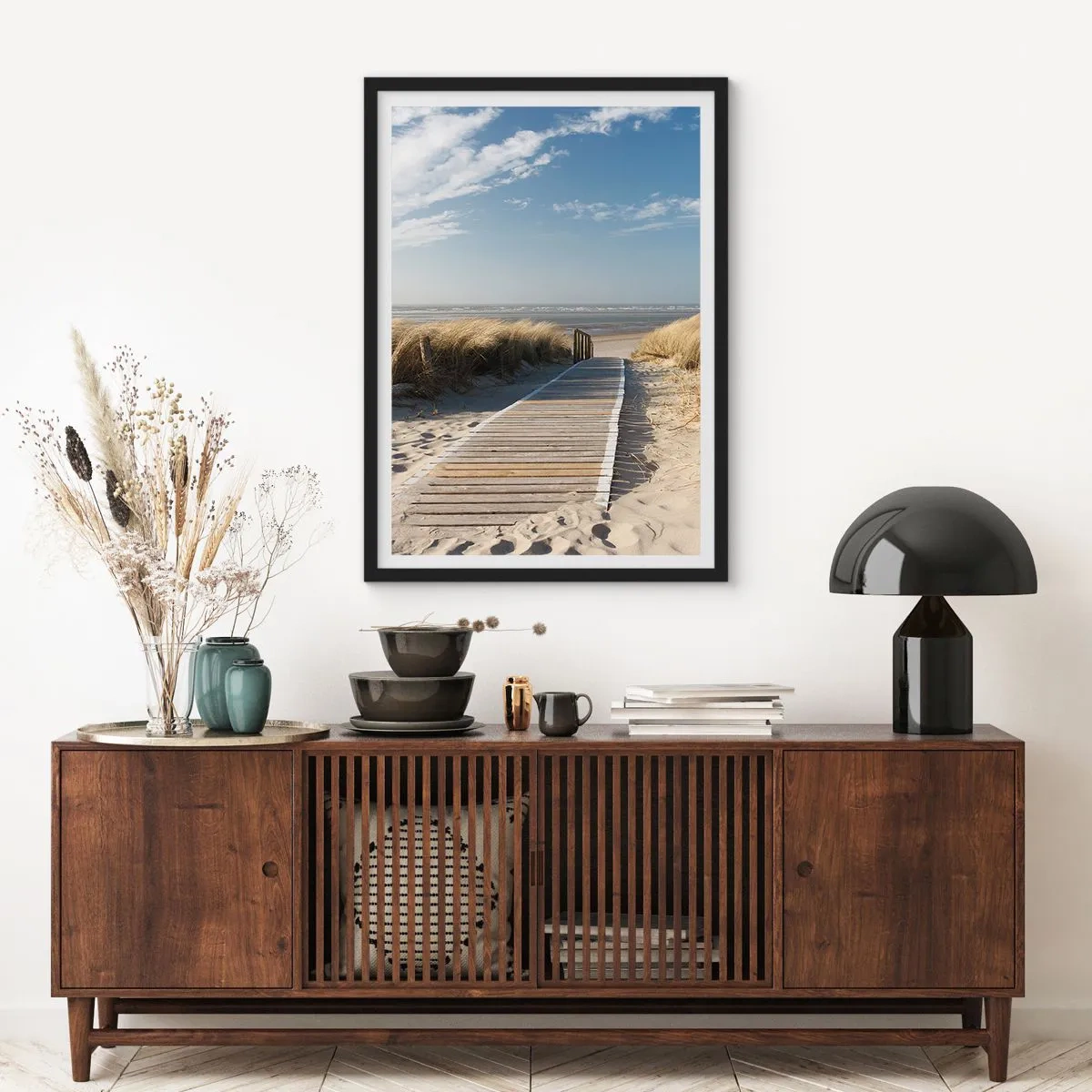Plakat i sort ramme - Bag klitten, i græssets summen - 70x100 cm