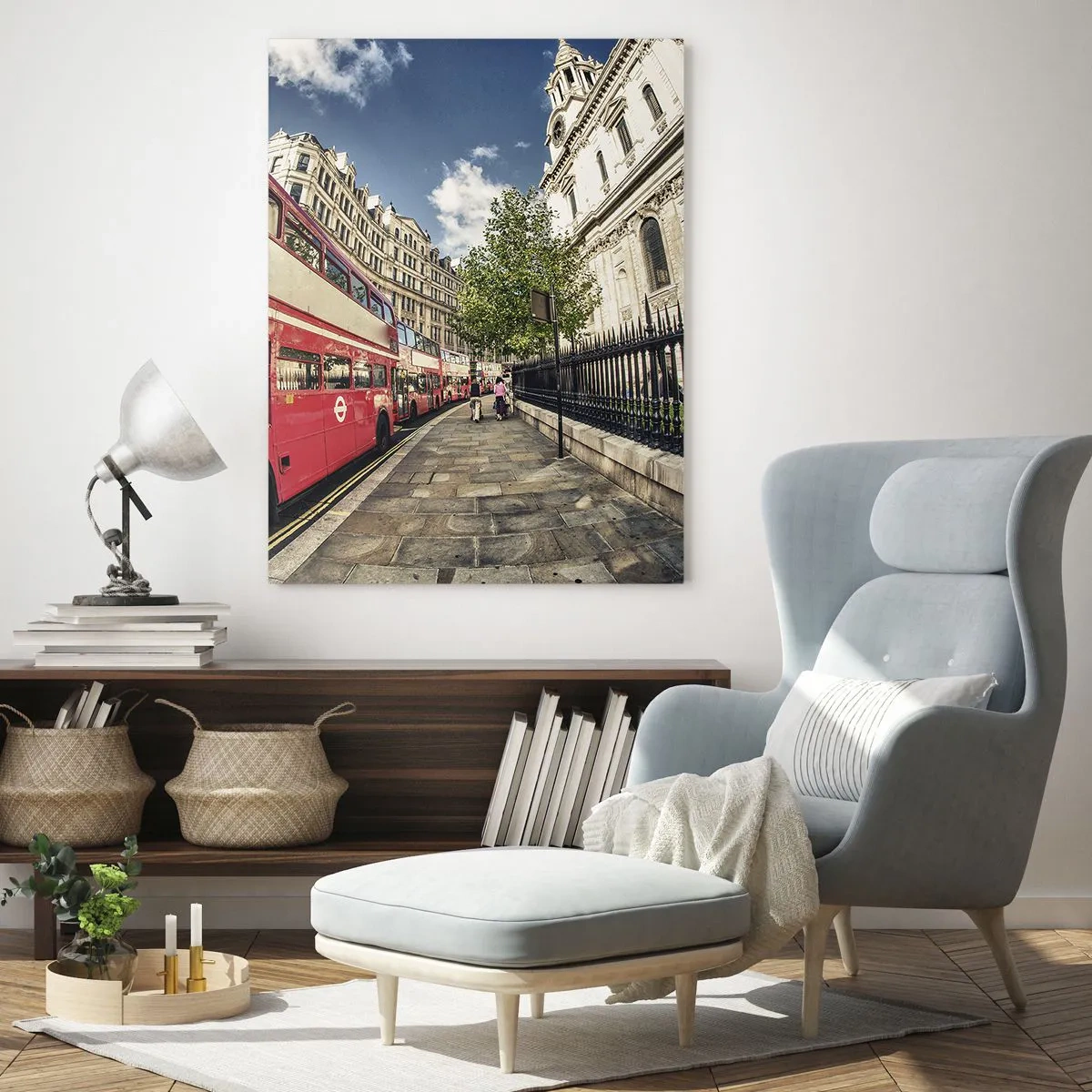 Billede på glas - Gade i London i grå og rødt - 50x70 cm