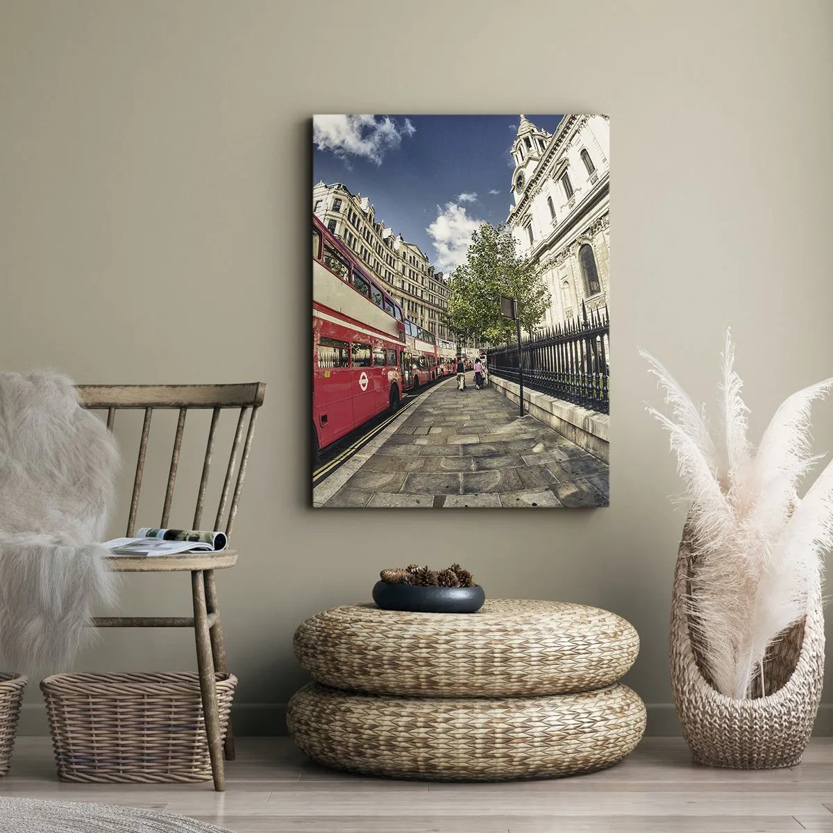 Lærredstryk - Billede på lærred - Gade i London i grå og rødt - 50x70 cm