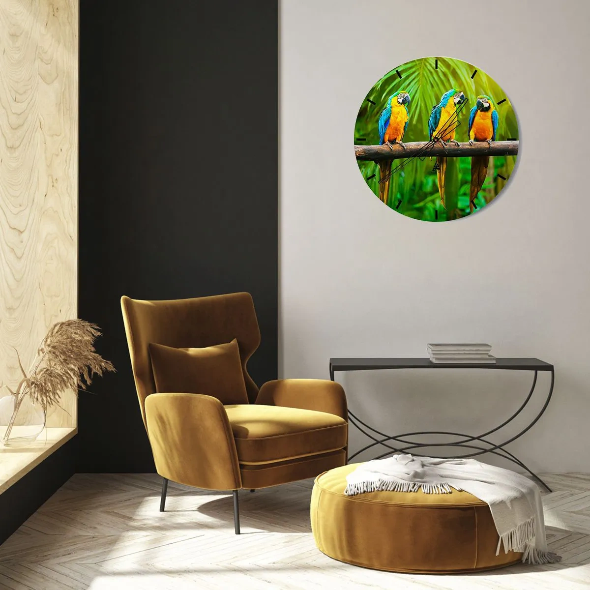 Vægur, Uret - Tre ara-papegøjer på en gren i tropiske omgivelser - 30x30cm - Og har du hørt, at hun...? - Moderne vægdekoration til stue, køkken og soveværelse ARTTOR