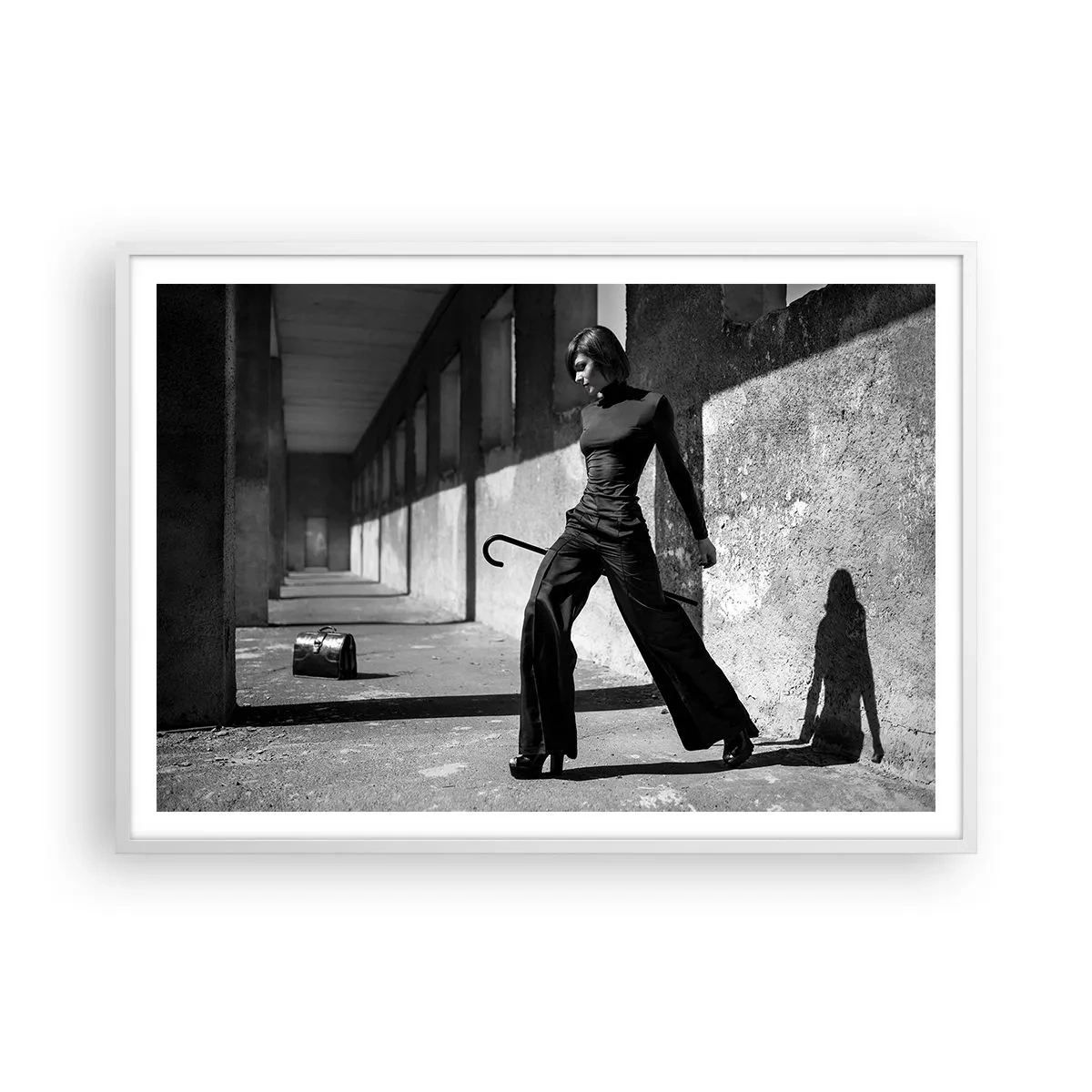 Plakat i hvid ramme - Byens elegance - 100x70 cm