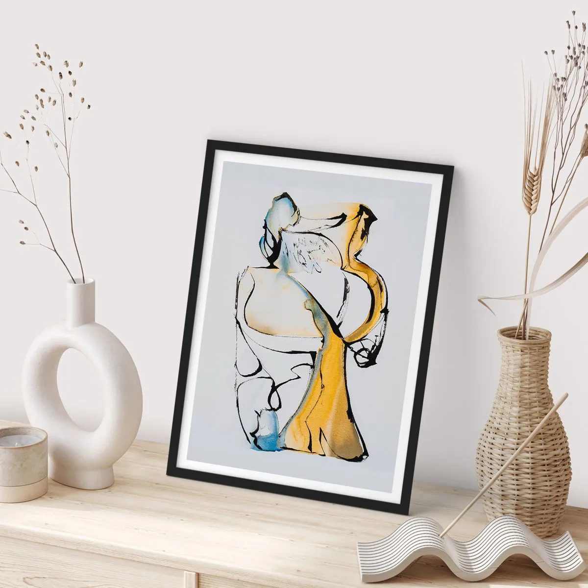 Plakat i sort ramme - En abstrakt figur i sort, gul og blå, der udtrykker bevægelse og følelser. - 50x70cm - Abstraktion af glas - Moderne vægdekoration til stue og soveværelse ARTTOR