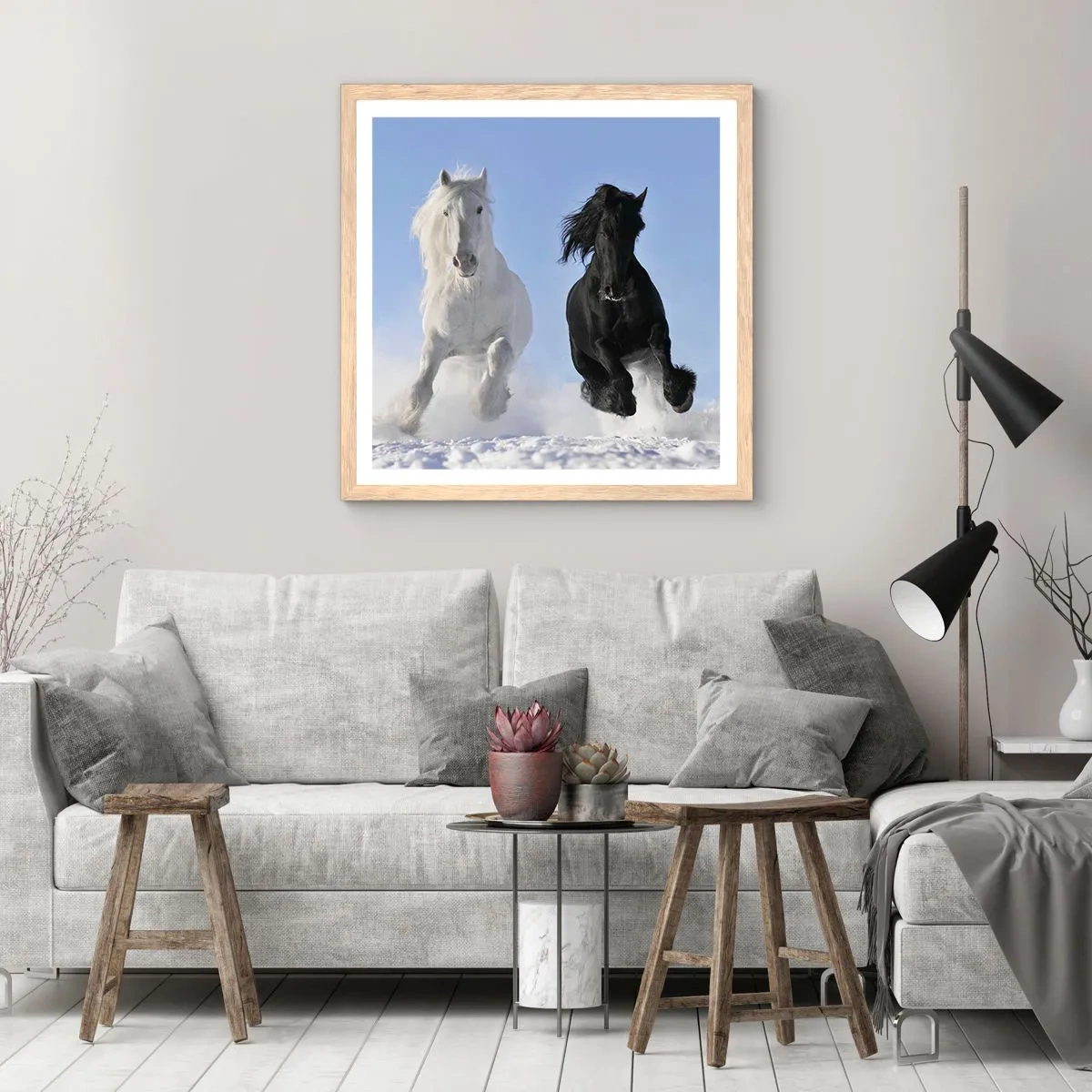 Plakat i ramme af lyst egetræ - Sort og hvid galop - 30x30 cm