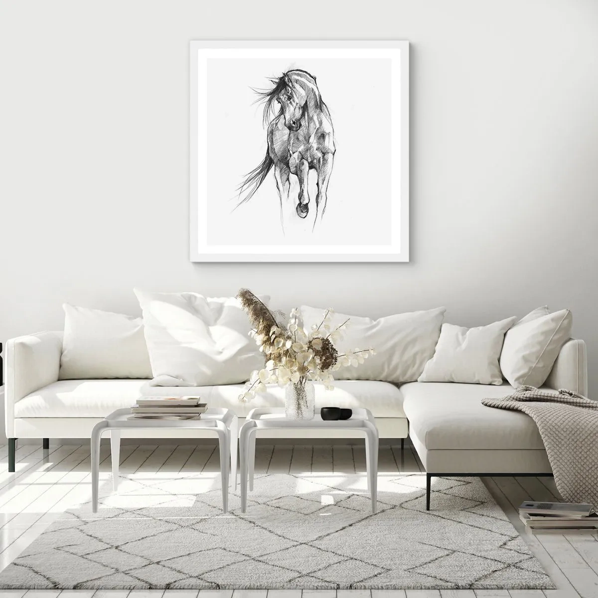 Plakat i hvid ramme - I en yndefuld trav - 50x50 cm