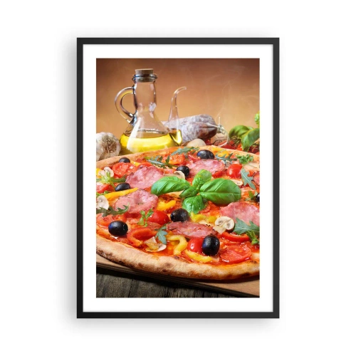 Plakat i sort ramme - Lækker pizza med oliven og krydderurter på et træbord - 50x70cm - Med en ægte italiensk smag - Moderne vægdekoration til stue og soveværelse ARTTOR