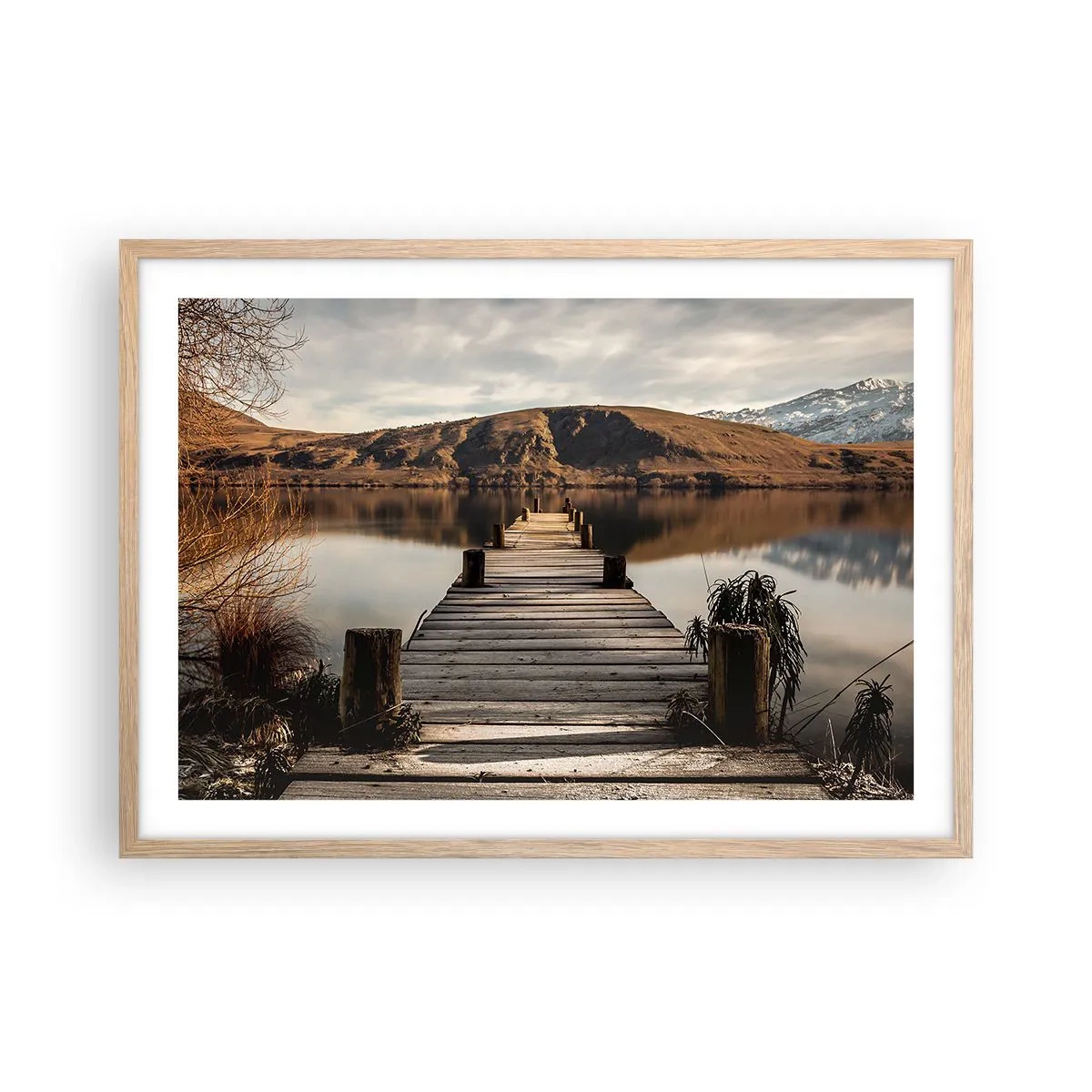 Plakat i ramme af lyst egetræ - Et landskab i stilhed - 70x50 cm