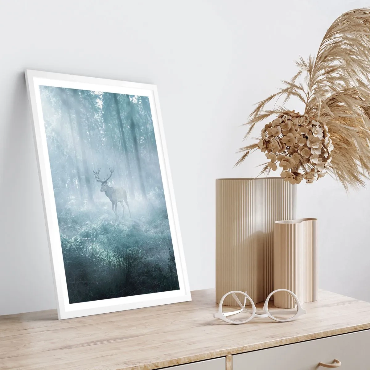 Plakat i hvid ramme - Morgenvandring rundt på godset - 61x91 cm