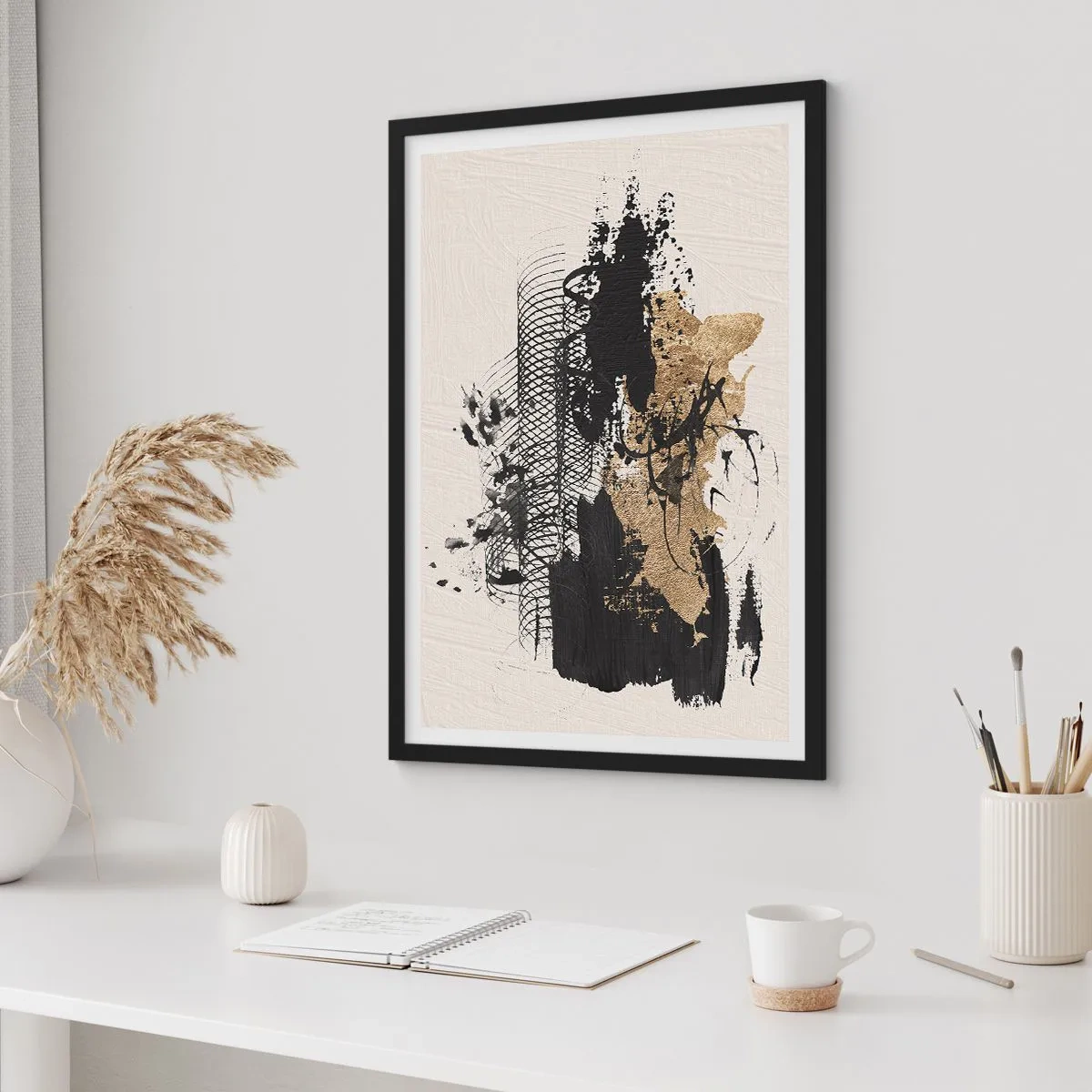 Plakat i sort ramme - Abstrakt komposition i nuancer af sort og guld - 50x70cm - Komposition med lidenskab - Moderne vægdekoration til stue og soveværelse ARTTOR