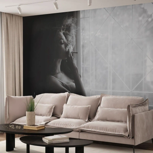 Fototapet Premium Canvas - Et sensuelt øjeblik - Kvinde, Cigaret, Soveværelse - 250x175 cm