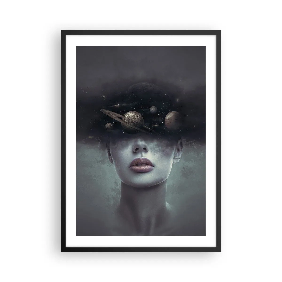 Plakat i sort ramme - Mystisk portræt af en kvinde med planeter i rummet - 50x70cm - Og planeterne er ved at gå amok... - Moderne vægdekoration til stue og soveværelse ARTTOR