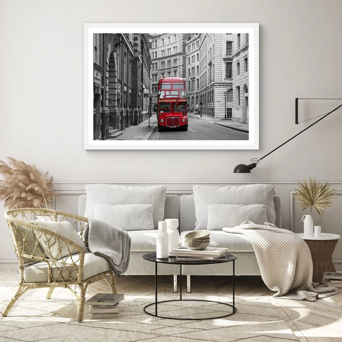 Plakat i hvid ramme - Hverdagen behøver ikke at være grå - 100x70 cm