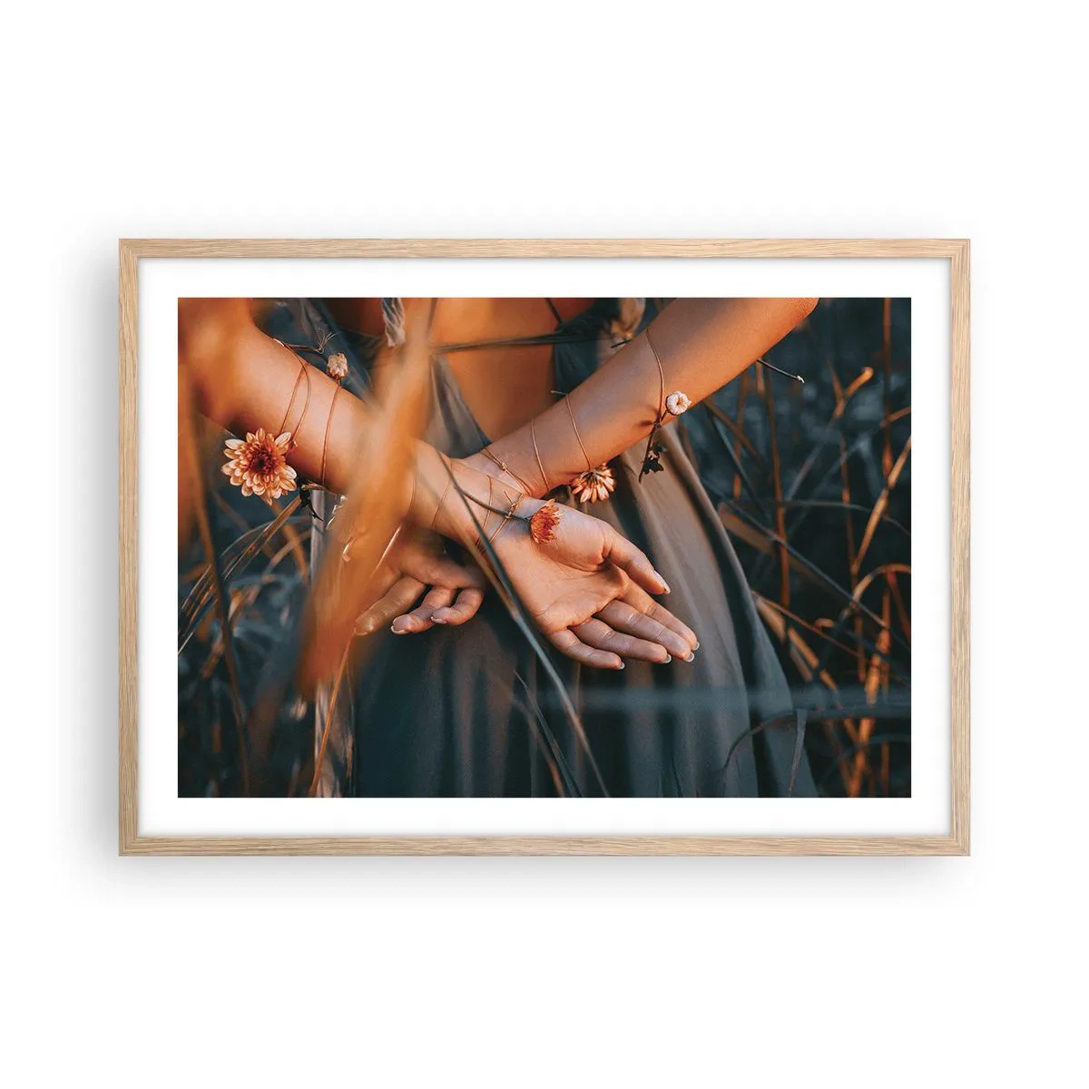 Plakat i ramme af lyst egetræ - Forbundet med naturen - 70x50 cm