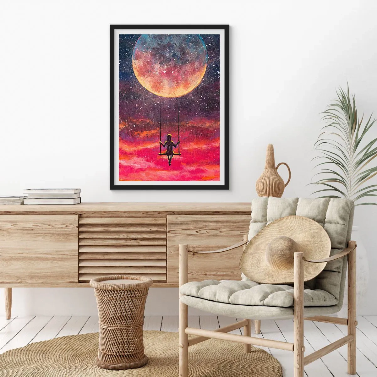 Plakat i sort ramme - Pige på en gynge under fuldmånen - 50x70cm - Glæd dig i skyerne - Moderne vægdekoration til stue og soveværelse ARTTOR