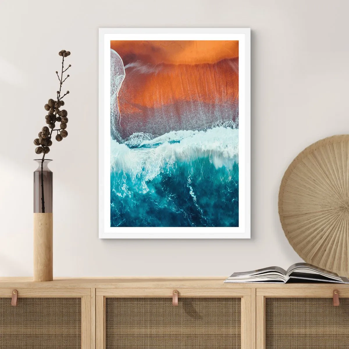 Plakat i hvid ramme - Et strejf af havet - 40x50 cm